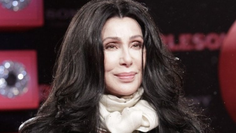 Шер отрече, че ще става булка 