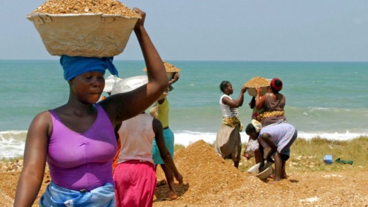 Жени в Того свалят президента със секс стачка