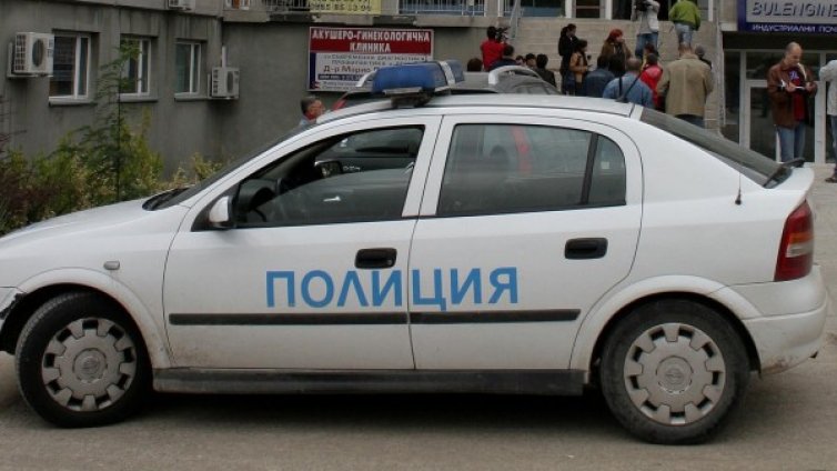 Труп на 31-годишен мъж намериха в апартамент в Лом