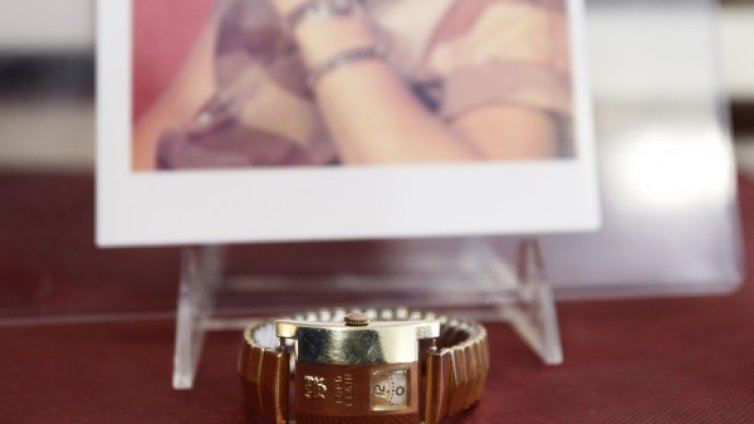 15 000 долара за зацапан с жълто слип на Елвис. За начало!