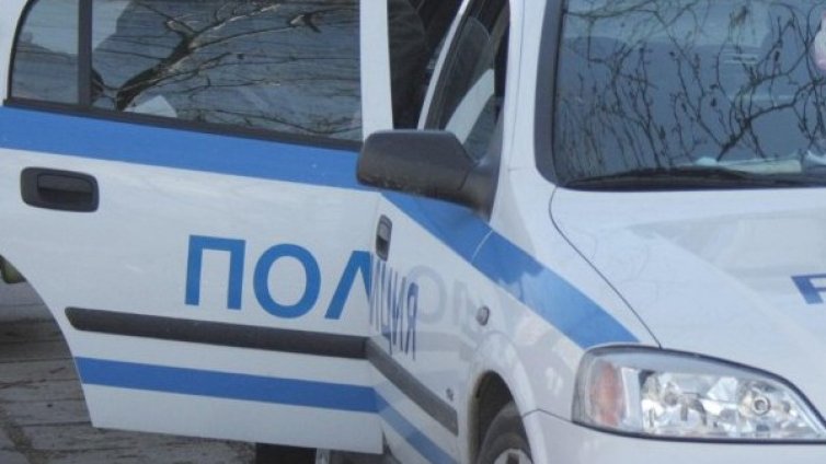 Роднини на арестувани вадят брадва на полицаи