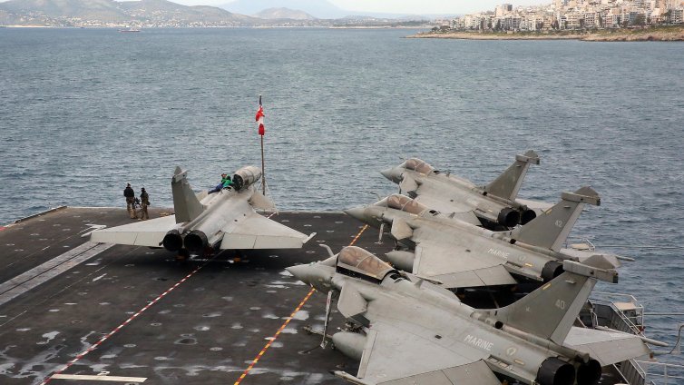 Индия ще получи над две дузини френски изтребители Rafale