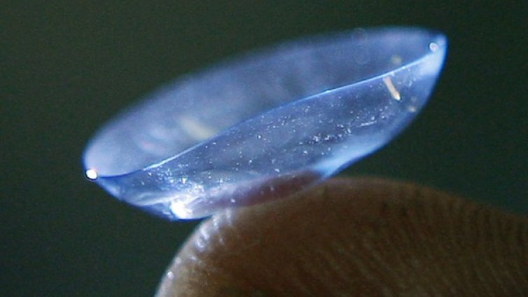 Контактните лещи през лятото - да ги носим ли?