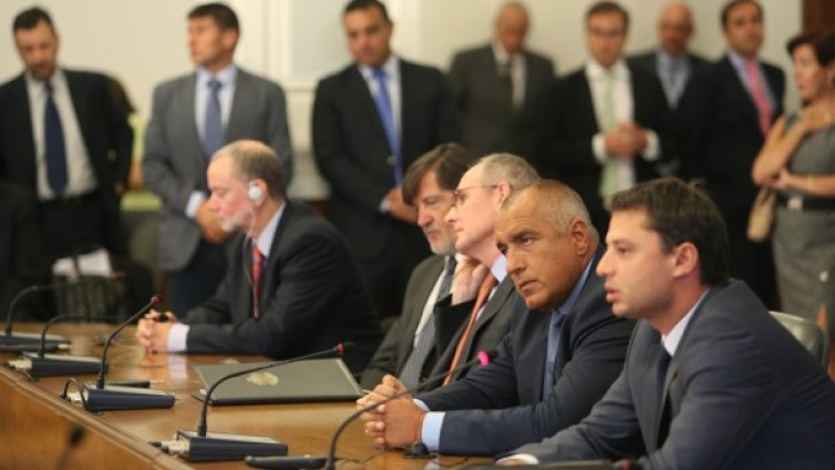 Не се гласи, Влади, парите отиват за училища, пътища и зали!