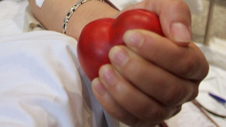 Младият Денимир има спешна нужда от АВ отрицателна