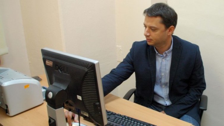 Добрев очаква поевтиняване на горивата
