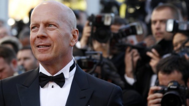  Брус Уилис планира да съди Apple