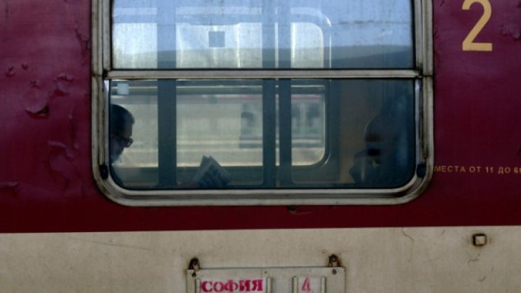 БДЖ пуска допълнителни вагони в 110 влака заради Съединението