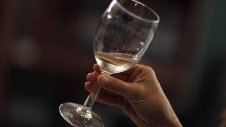 Петима души починаха след консумация на алкохол менте в Чехия