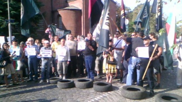 Над 100 столичани на протест срещу правилата за паркиране 