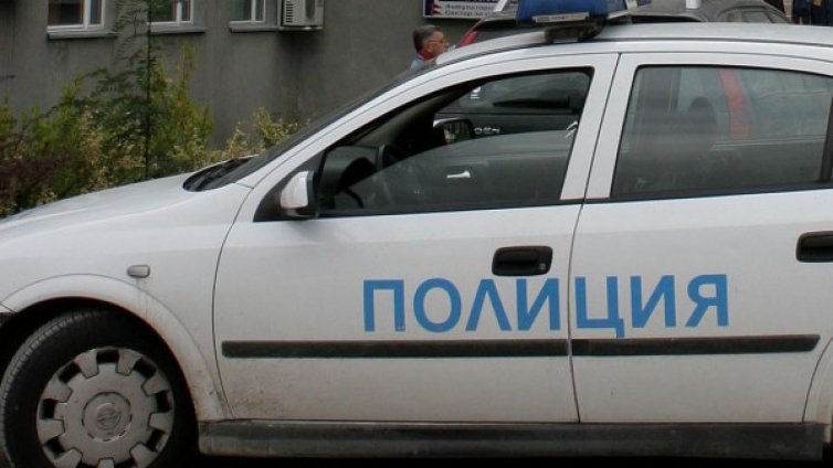 Намериха труп на мъж в двора на жилищна кооперация в София 