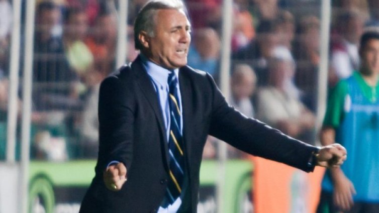 Стоичков може да изкачи Левски на върха