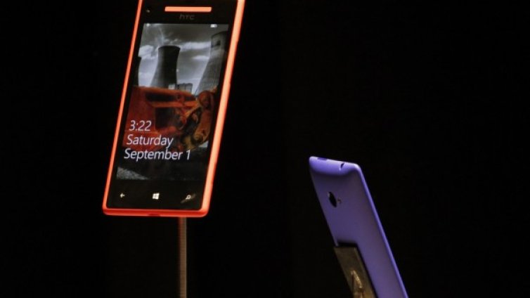 HTC извади двa нови смартфона с Windows Phone 8