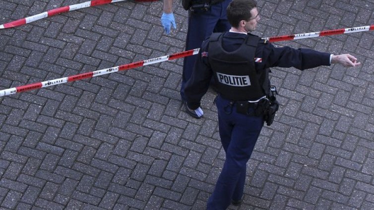 Хаос в холандско градче, хиляди се появиха на купон за рожден ден 