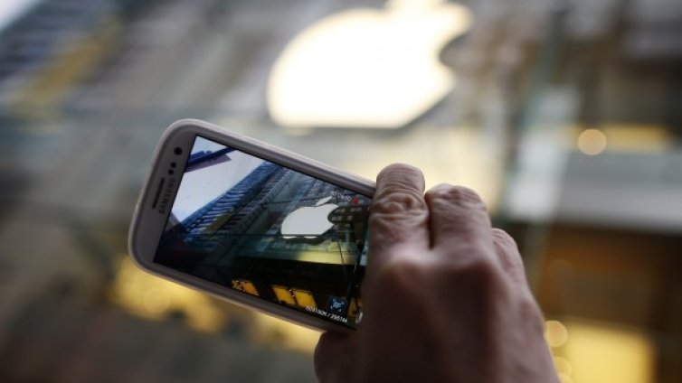 Apple с нови претенции към Samsung за над $700 млн. 