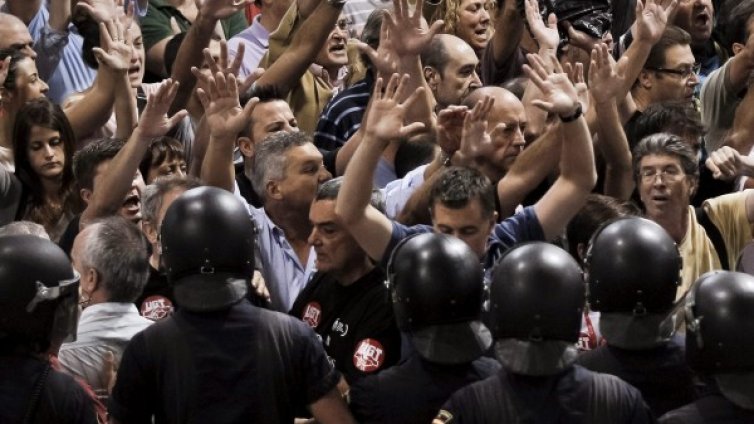 60  ранени и 11 арестувани при безредици на музикално събитие на MTV в Мадрид