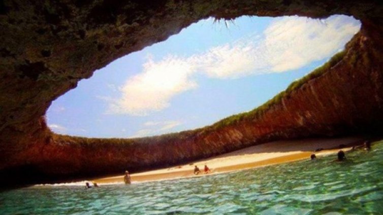 Скритият плаж