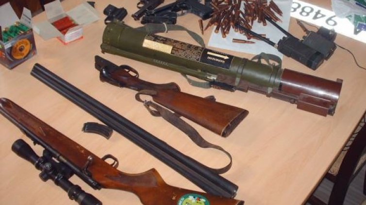 Антимафиоти иззеха незаконни оръжия и боеприпаси