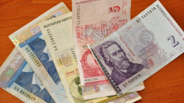 Главен касиер на банка си прибрал близо 85 бона от сметки на клиенти