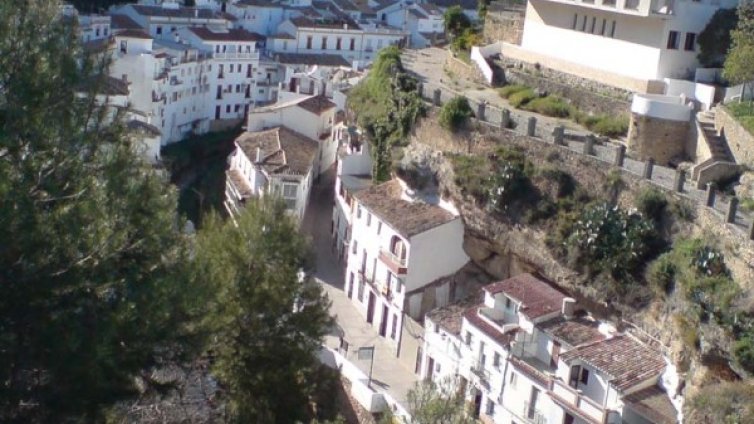 Романтично градче в скалите 