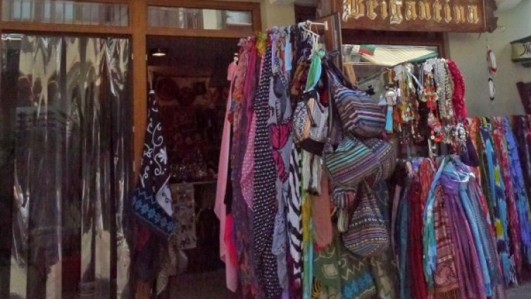 Курортите остават &bdquo;сергии за гащи и парцали&ldquo; 