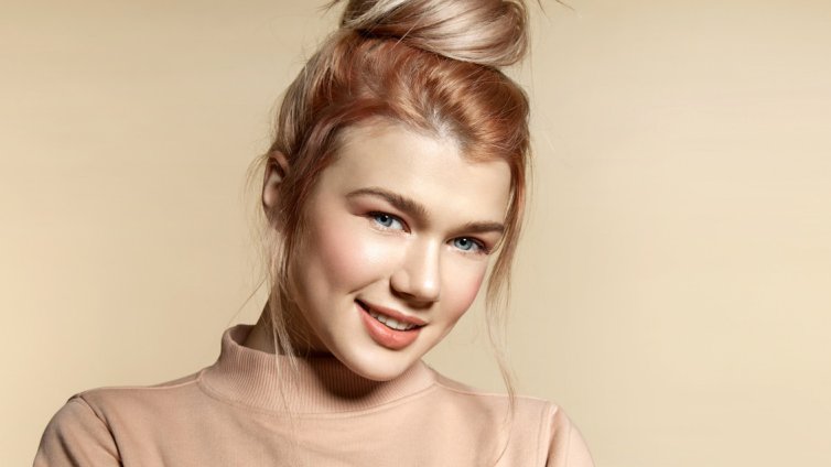 Коса с кайсиев цвят &ndash; комбинация между светъл меден нюанс и ягодоворусо