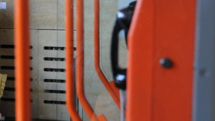 Жена даде 10 000 лева на телефонни измамници