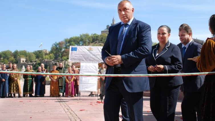 За законността на референдума и пуловера от "онази бабка"
