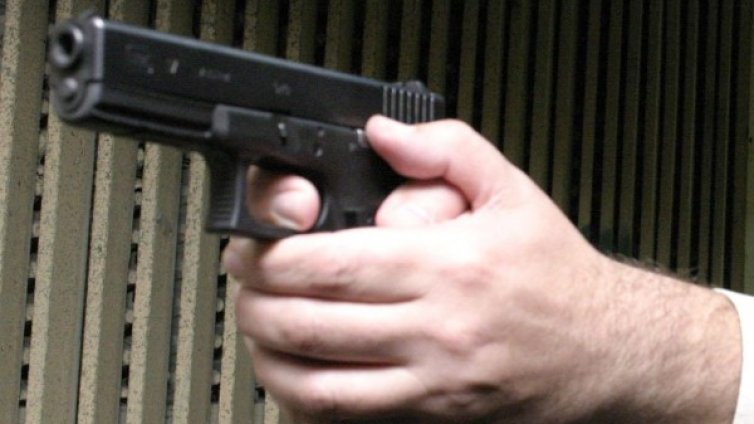 В съд в Атина жена застреля предполагаемия убиец на сина си