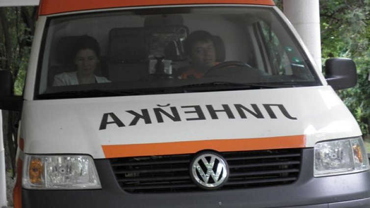 Невръстно момиченце отпи от бутилка с нафта 