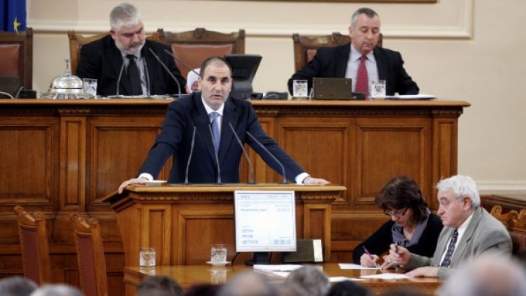 Борисов подкрепя референдума, но без "Белене"