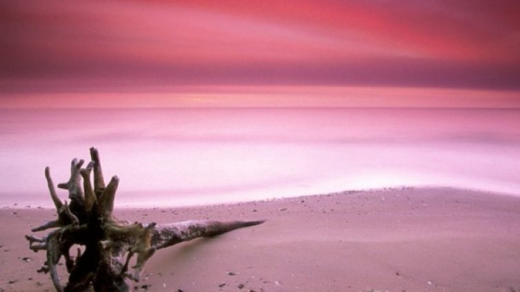 Розовият плаж - там, където не ви трябват розови очила