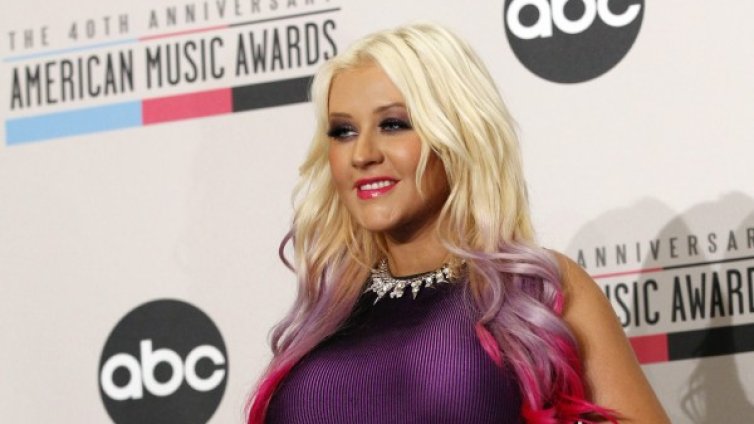 Кристина Агилера ходи без бельо