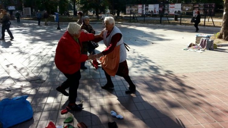 Баби се налагат в центъра на Варна 