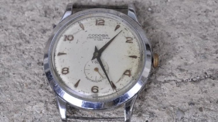 Връщаме стрелките на часовника с един час назад 