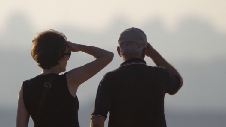 Холандия запазва трудовите си ограничения за българите