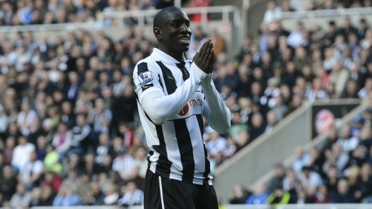 В Нюкасъл треперят за Демба Ба