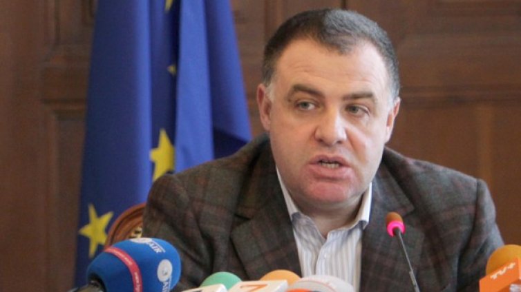 Унищожават заразения боб, предназначен за бедните
