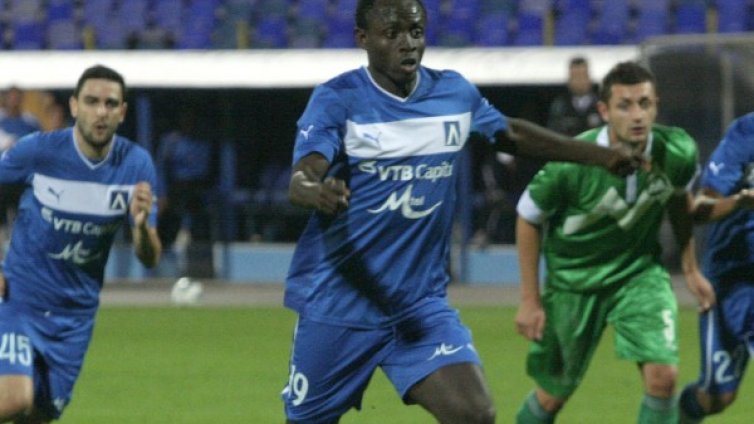 Карвальо сяда на пейката на Левски