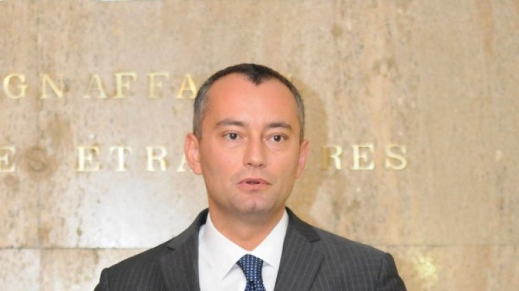 Николай Младенов: Не трябва да делим хората, костите и паметта им