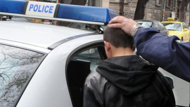 Трима са задържани за наркотици във Варна