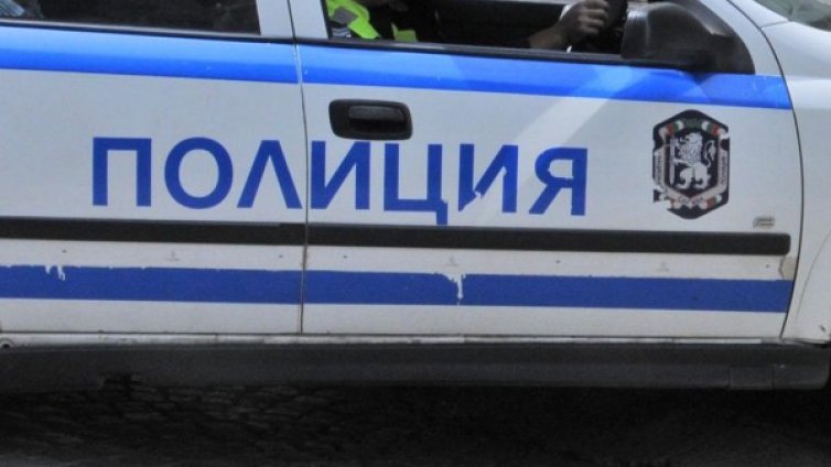 Шест деца катастрофираха с крадена кола