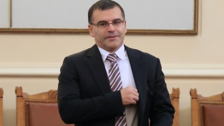 Ще има пари за пенсионерите и учителите, обеща Дянков 