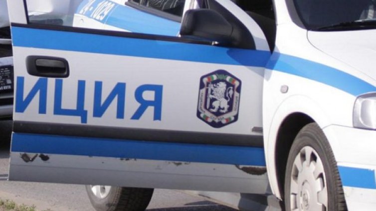 Майка заряза двете си деца на автогарата в Първомай 