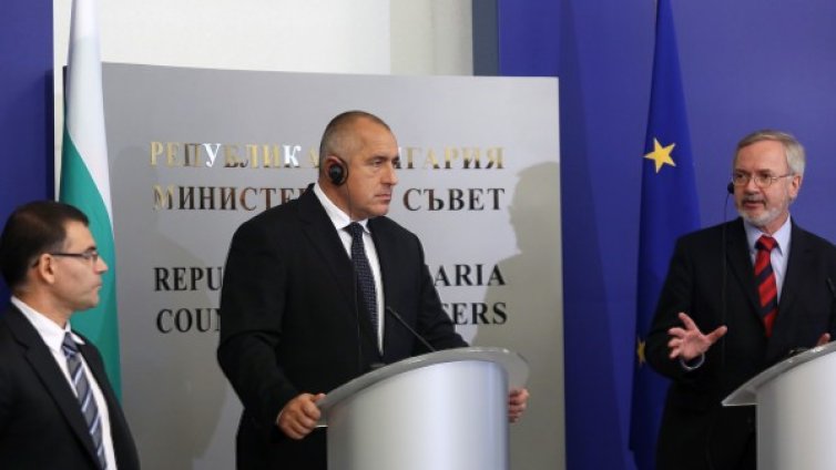 Всеки иска да вдига пенсиите и заплатите, но въпросът е на каква цена! 