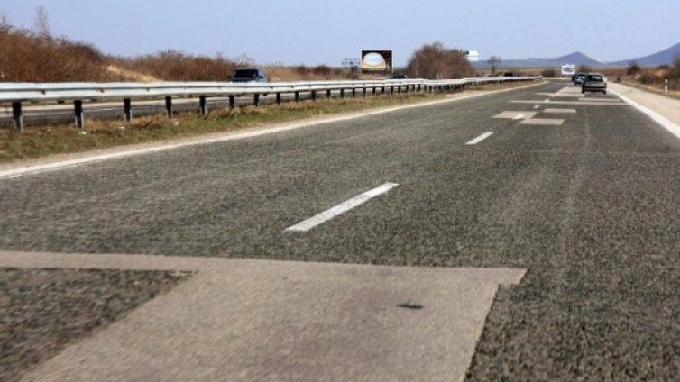 Пътищата са сухи, на места има мъгла