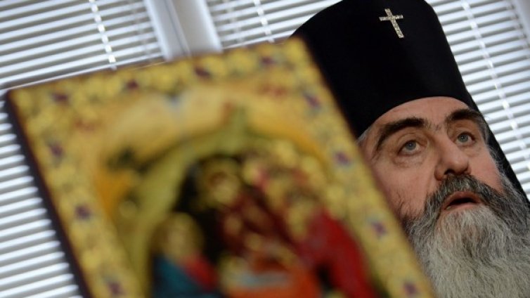 Дядо Николай спекулира с устава, отсече митрополит Кирил 