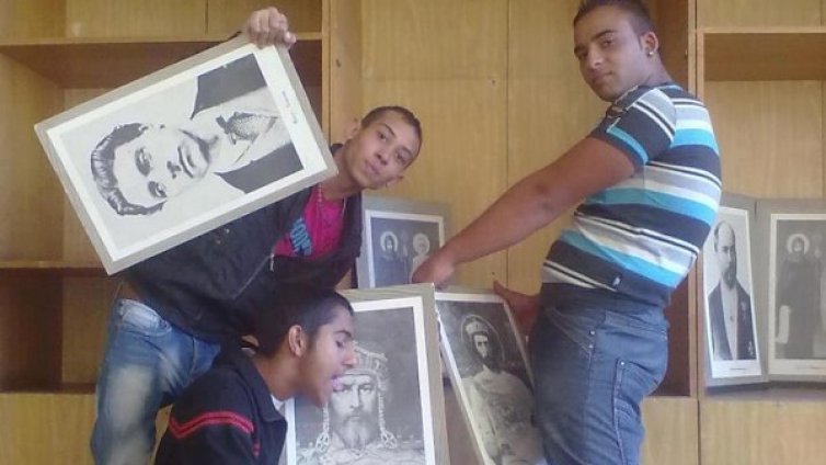 Ромите от непристойната снимка не са извършили престъпление 