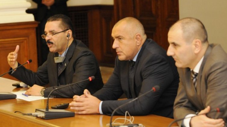 Интерпол подновява усилията си за издирване на атентатора 