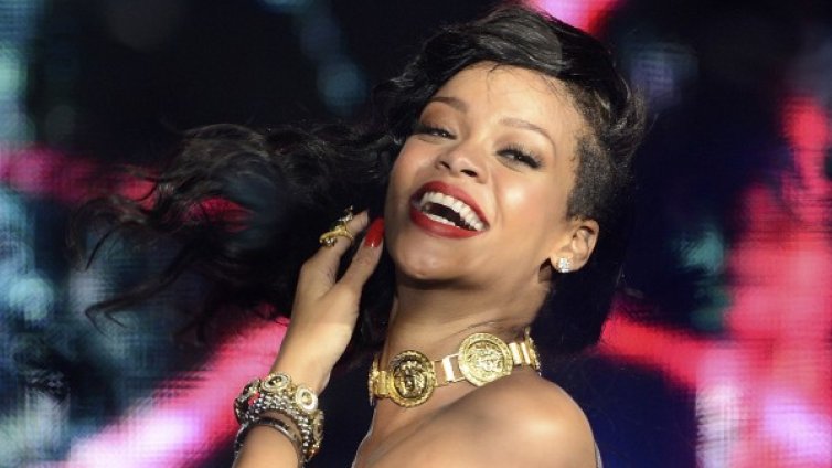 Риана прибира стотици хиляди евро за една песен 